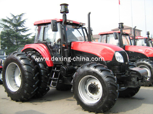 220Hp tractor